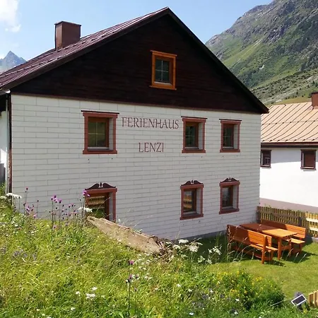 Ferienhaus Lenzi Holiday home Galtuer